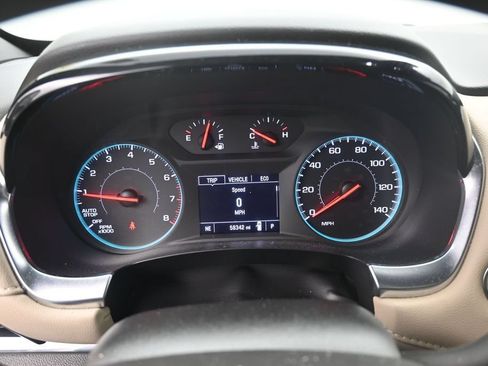 Used 2023 Chevrolet Traverse LS FWD image 11