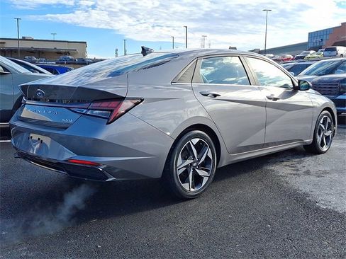 Used 2022 Hyundai Elantra Limited w/ Cargo Package image 6