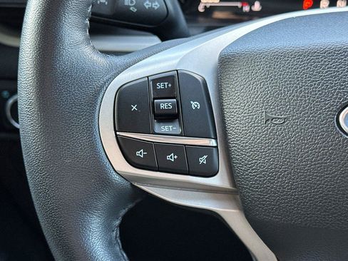 Used 2023 Ford Explorer XLT image 27
