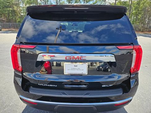 Used 2023 GMC Yukon SLT w/ SLT Luxury Package image 6