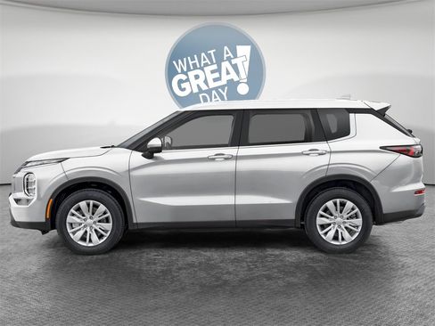 New 2026 Mitsubishi Outlander ES image 3