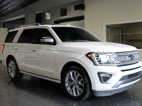 Used 2018 Ford Expedition Platinum RWD image 1