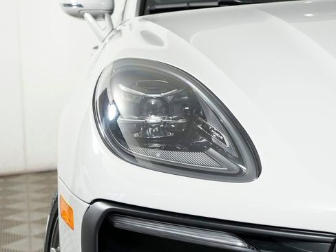 New 2026 Porsche Macan image 11