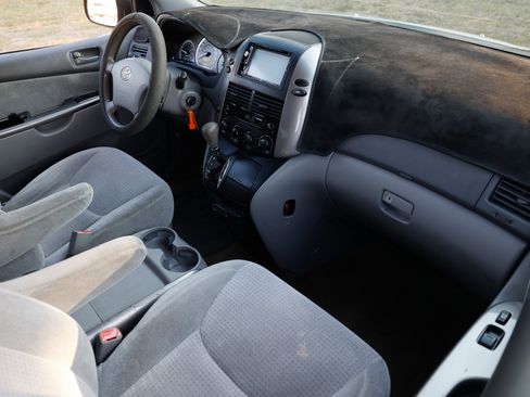 Used 2009 Toyota Sienna CE image 18