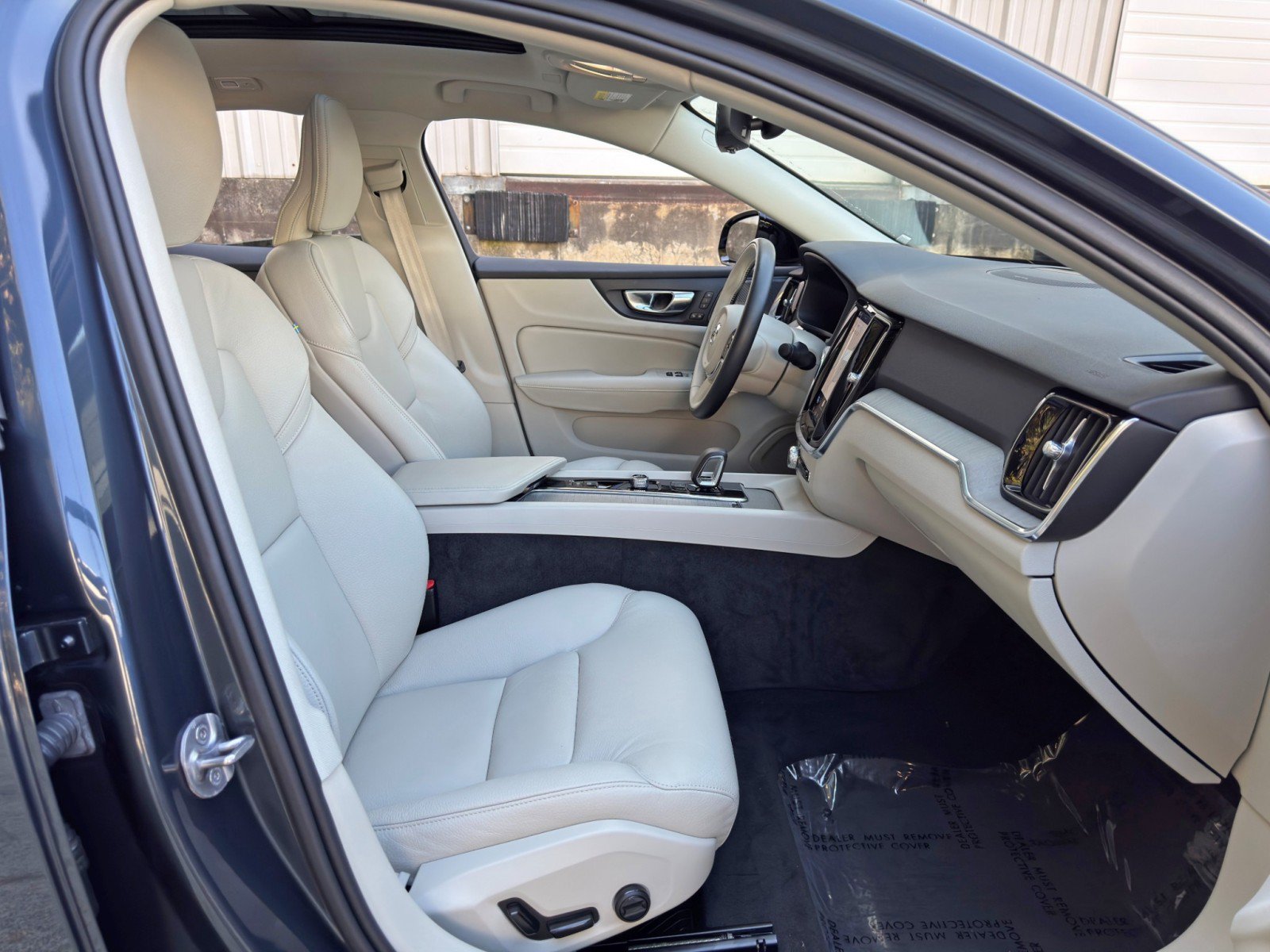 Used 2025 Volvo S60 B5 Plus w/ Climate Package FWD image 16