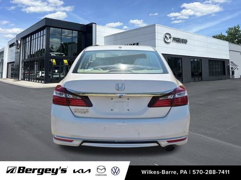 Used 2017 Honda Accord EX-L image 10