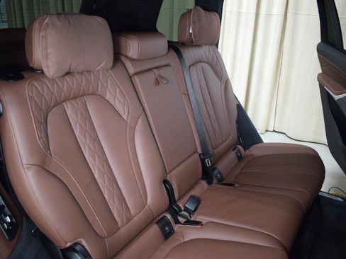 Used 2026 BMW X7 M60i image 19