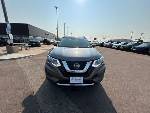 Used 2020 Nissan Rogue SV AWD/4WD image 2