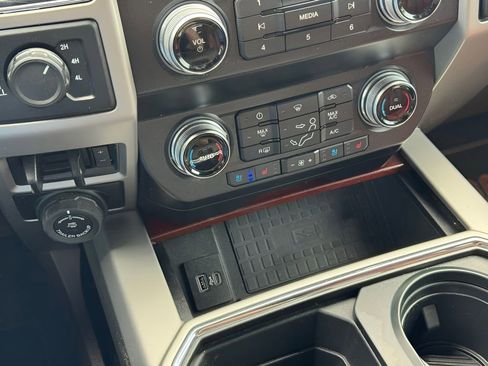 Used 2021 Ford F250 King Ranch w/ King Ranch Ultimate Package AWD/4WD image 27