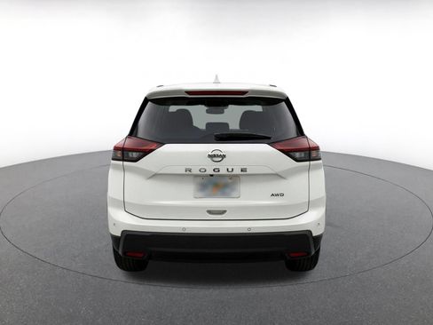 Used 2025 Nissan Rogue SV AWD/4WD image 9