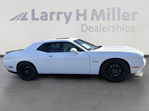 Used 2022 Dodge Challenger R/T w/ Plus Package image 9