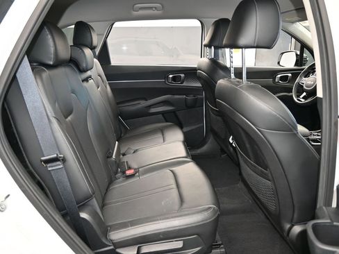 Used 2023 Kia Sorento S image 42