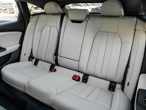 Used 2025 Audi A6 e-tron Premium Plus w/ Premium Plus RWD image 29