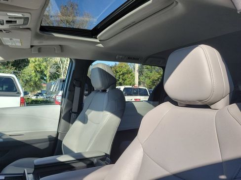 Used 2025 Toyota Sienna XLE image 23