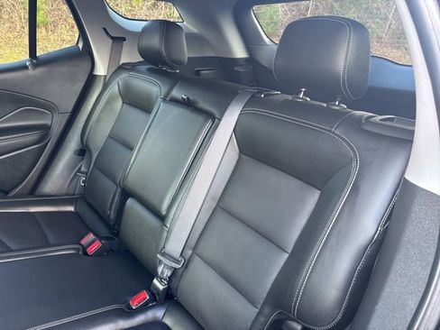 Used 2024 GMC Terrain SLT image 16