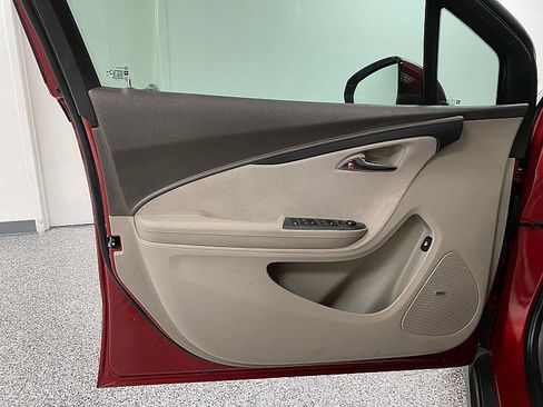 Used 2014 Chevrolet Volt Premium w/ Premium Trim Package image 16