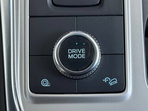 Used 2022 Ford Explorer XLT w/ Equipment Group 202A AWD/4WD image 27