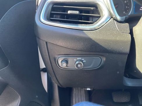 Used 2021 Chevrolet Equinox LT image 19