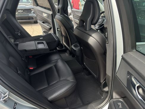 Used 2018 Volvo XC60 T5 Momentum w/ Convenience Package AWD/4WD image 30