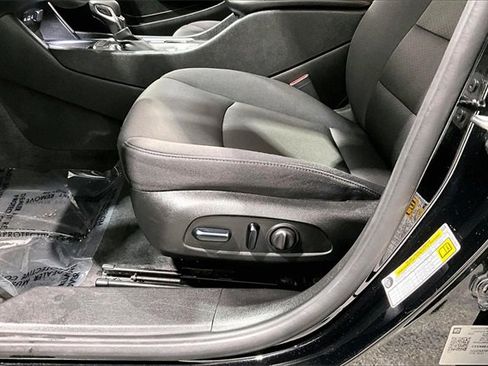 Used 2023 Chevrolet Malibu LT image 19