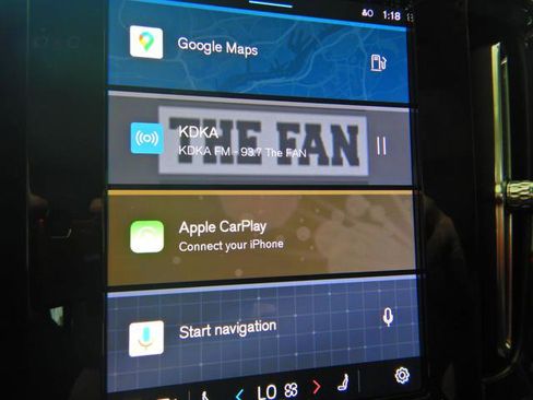 Used 2025 Volvo XC40 B5 Plus image 5