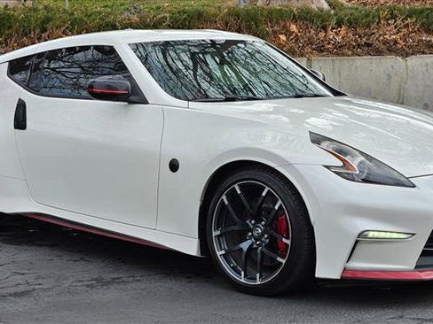 Used 2016 Nissan 370Z NISMO image 7