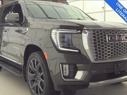 Used 2021 GMC Yukon Denali w/ Advanced Technology Package image 3