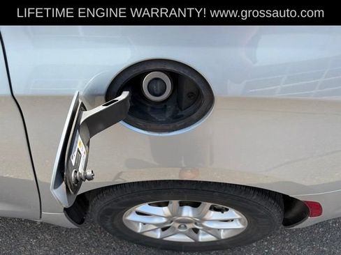 Used 2023 Chrysler Pacifica Touring-L FWD image 11