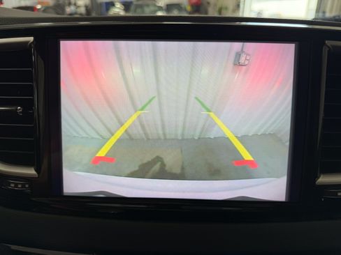 Used 2022 Chrysler Pacifica Touring-L FWD image 11