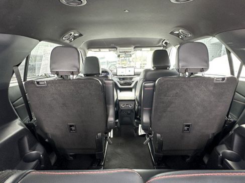 Used 2025 Ford Explorer ST-Line image 8