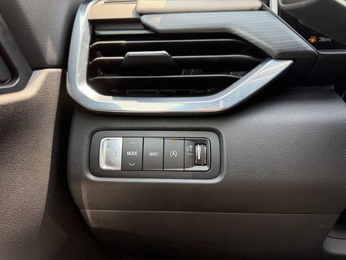 Used 2025 GMC Acadia Elevation w/ Elevation Premium Package AWD/4WD image 29