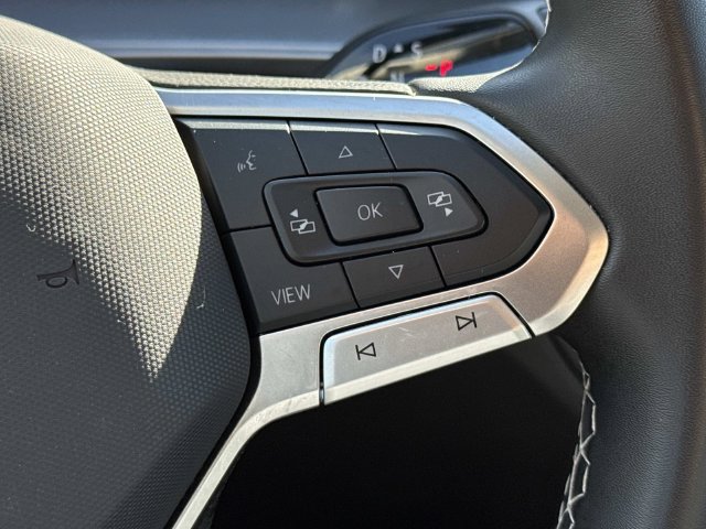 Used 2025 Volkswagen Tiguan SE AWD/4WD image 22