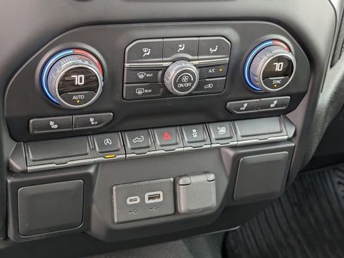 Used 2022 Chevrolet Silverado 1500 LT image 34