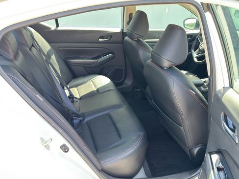 Used 2024 Nissan Altima 2.5 SR FWD image 13