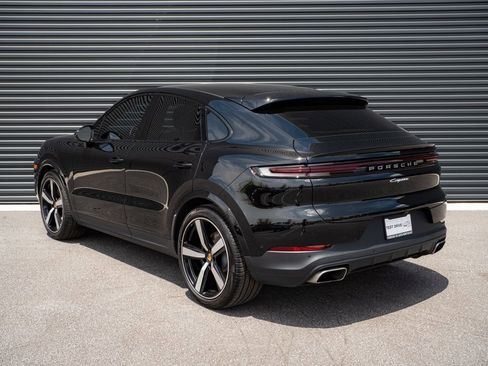 Certified 2024 Porsche Cayenne Coupe AWD/4WD image 3