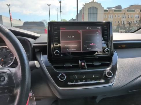 Used 2022 Toyota Corolla LE FWD image 18