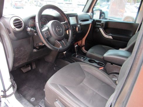Used 2016 Jeep Wrangler Sahara w/ Connectivity Group AWD/4WD image 5