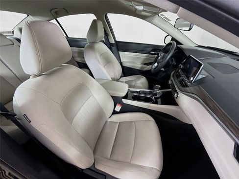 Used 2024 Nissan Altima 2.5 SV AWD/4WD image 26