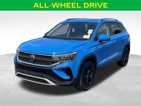 Used 2023 Volkswagen Taos SE w/ Panoramic Sunroof Package AWD/4WD image 4