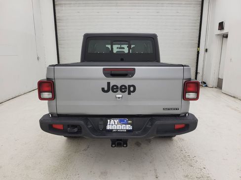 Used 2020 Jeep Gladiator Sport image 14