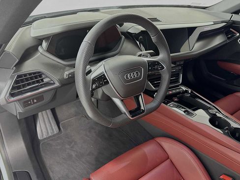 Used 2023 Audi e-tron GT Prestige image 4