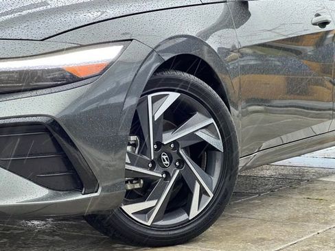 Certified 2025 Hyundai Elantra SEL image 2