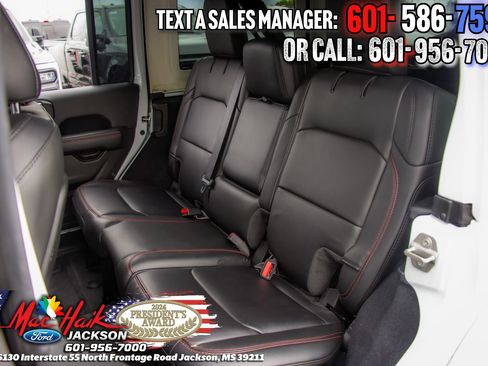 Used 2024 Jeep Wrangler Unlimited Rubicon AWD/4WD image 11