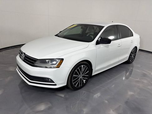 Used 2017 Volkswagen Jetta Sport FWD image 7