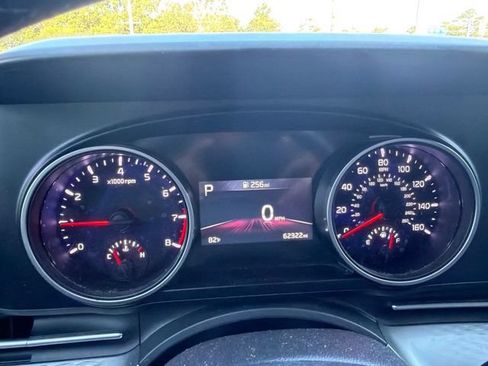 Used 2024 Kia Carnival LX FWD image 13