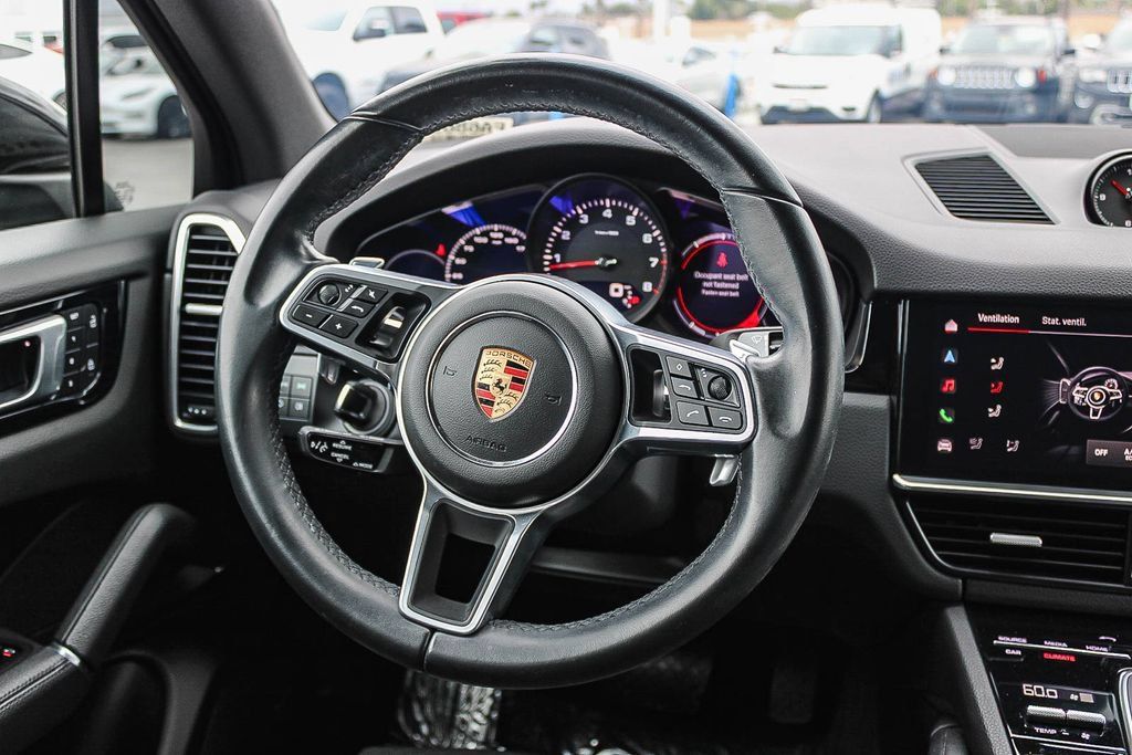 Used 2022 Porsche Cayenne Platinum Edition AWD/4WD image 16