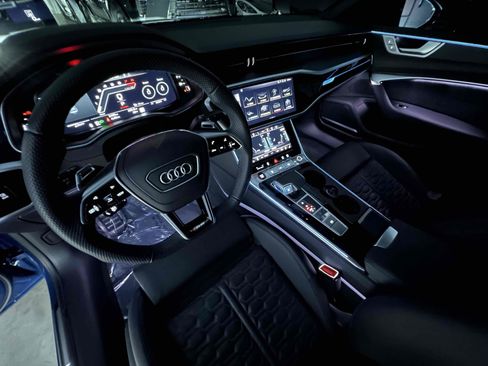 Used 2025 Audi RS 7 Performance w/ Black Optic Package image 21