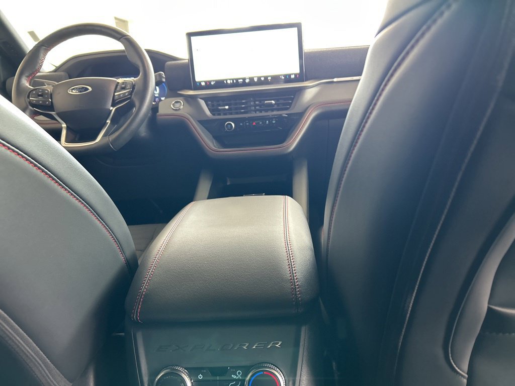Used 2025 Ford Explorer ST-Line AWD/4WD image 26