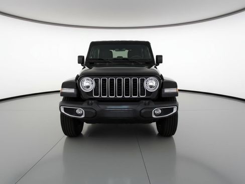 Used 2025 Jeep Wrangler Sahara image 2
