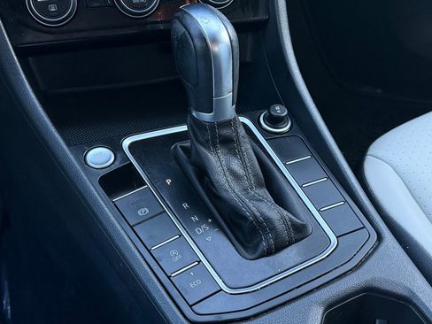 Used 2019 Volkswagen Jetta R-Line FWD image 32